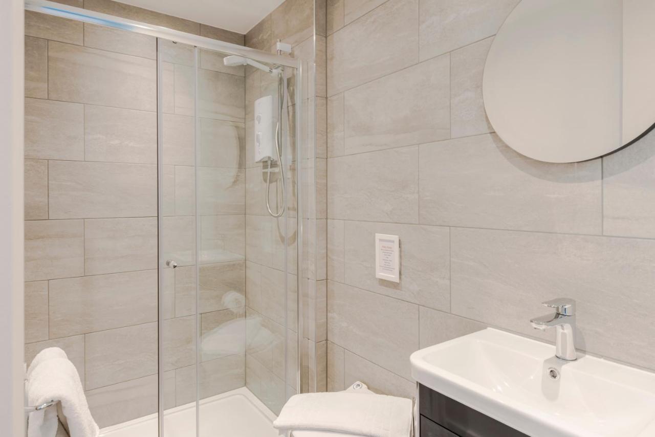 4 Berkeley Square I Your Apartment Bristol Bagian luar foto
