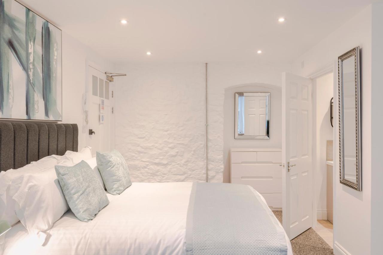4 Berkeley Square I Your Apartment Bristol Bagian luar foto