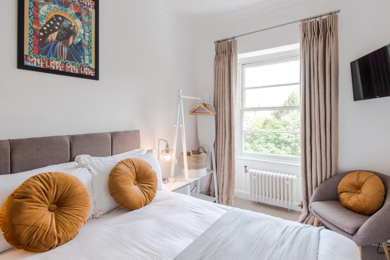 4 Berkeley Square I Your Apartment Bristol Bagian luar foto