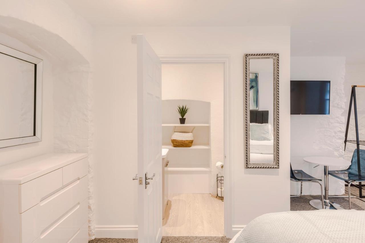 4 Berkeley Square I Your Apartment Bristol Bagian luar foto
