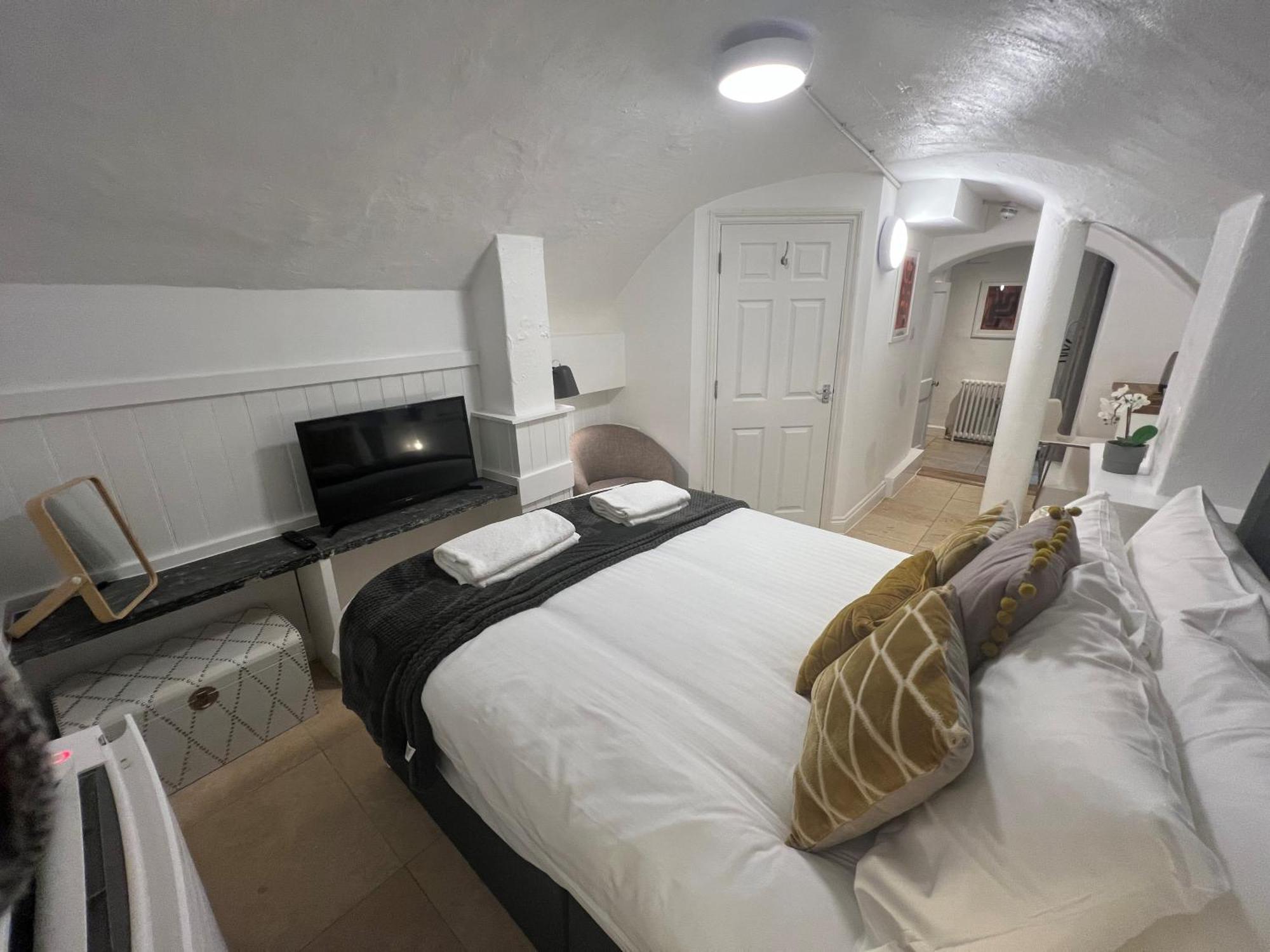 4 Berkeley Square I Your Apartment Bristol Ruang foto